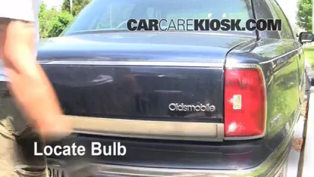 1993 Oldsmobile 98 Touring 3.8L V6 Luces Luz de giro trasera (reemplazar foco)